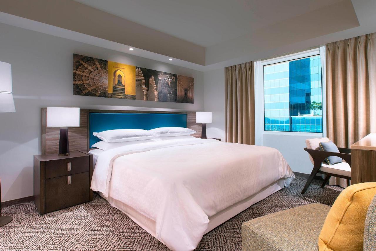 Sheraton Hyderabad Hotel Ngoại thất bức ảnh